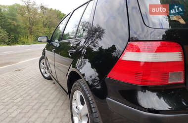 Хетчбек Volkswagen Golf 2003 в 