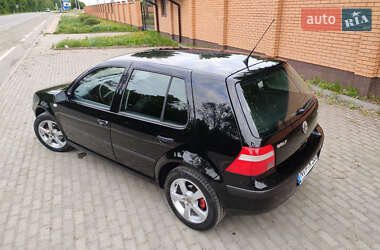 Хетчбек Volkswagen Golf 2003 в 