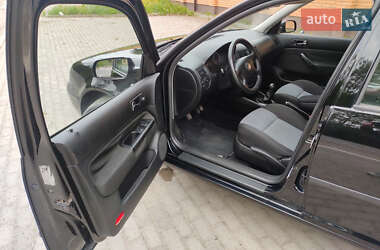 Хетчбек Volkswagen Golf 2003 в 