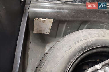 Хетчбек Volkswagen Golf 2003 в 