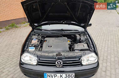 Хетчбек Volkswagen Golf 2003 в 