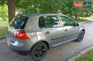 Хетчбек Volkswagen Golf 2005 в 