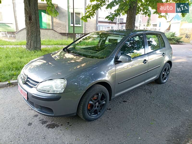 Хетчбек Volkswagen Golf 2005 в 