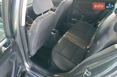 Хетчбек Volkswagen Golf 2005 в 