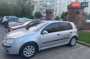 Хэтчбек Volkswagen Golf 2005 в Черновцах