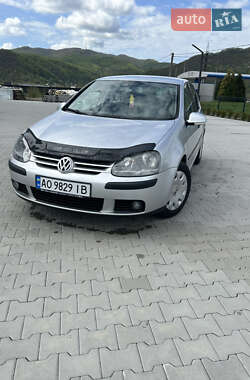 Хэтчбек Volkswagen Golf 2003 в Хусте