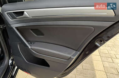 Хэтчбек Volkswagen Golf 2015 в 