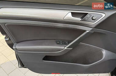 Хэтчбек Volkswagen Golf 2015 в 
