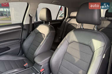 Хэтчбек Volkswagen Golf 2015 в 