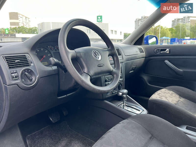 Хетчбек Volkswagen Golf 1998 в Києві