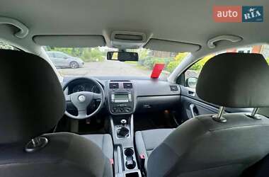 Хетчбек Volkswagen Golf 2008 в 
