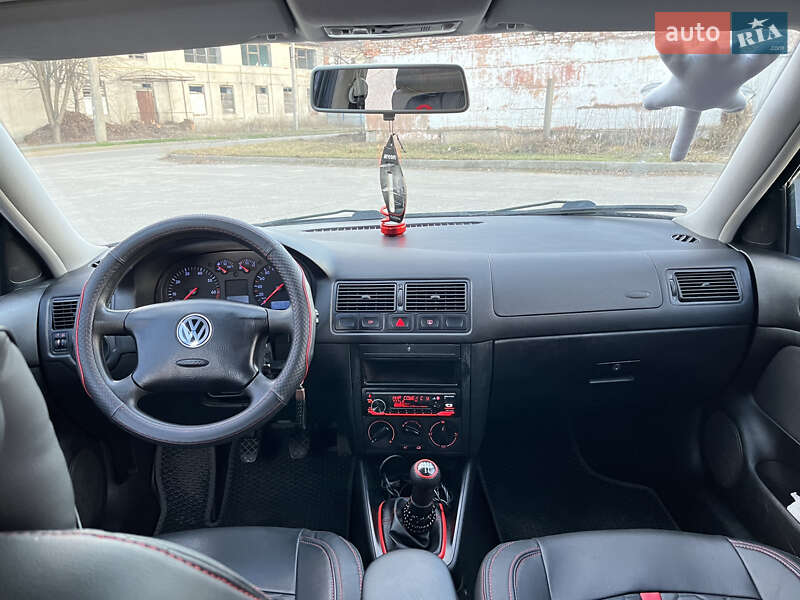 Хетчбек Volkswagen Golf 2002 в Мерефа