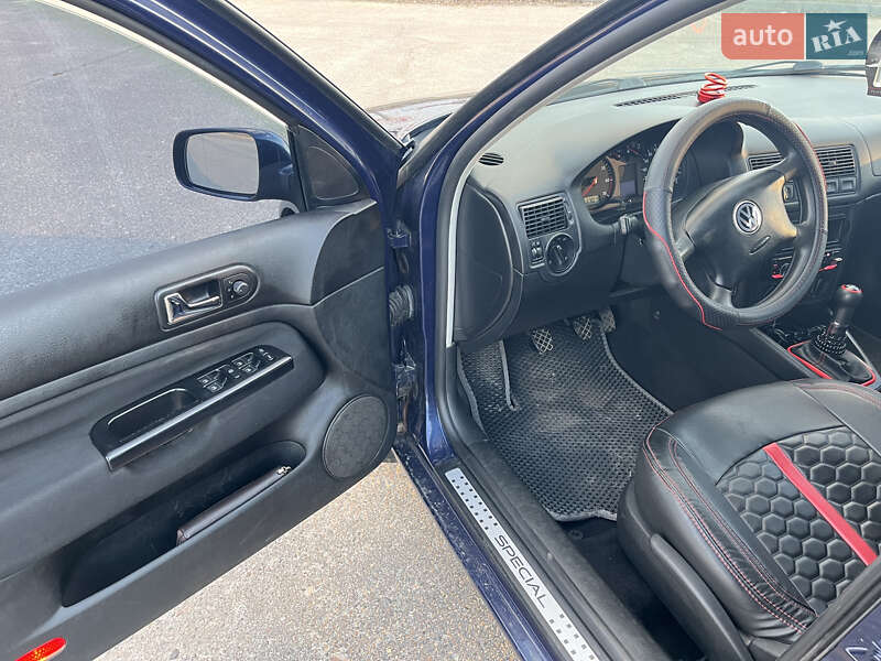 Хетчбек Volkswagen Golf 2002 в Мерефа