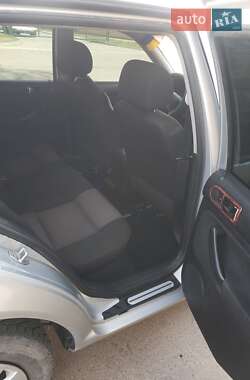 Хетчбек Volkswagen Golf 2001 в 