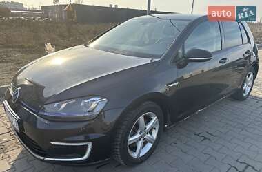Хэтчбек Volkswagen Golf 2015 в Киеве