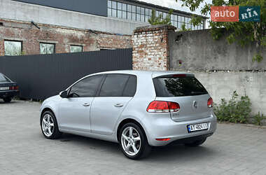 Хэтчбек Volkswagen Golf 2012 в 