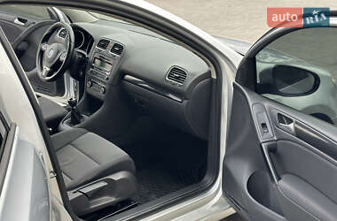 Хэтчбек Volkswagen Golf 2012 в 