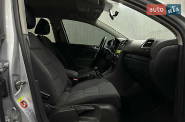 Хэтчбек Volkswagen Golf 2012 в 
