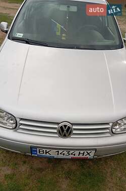 Хетчбек Volkswagen Golf 2004 в Рівному