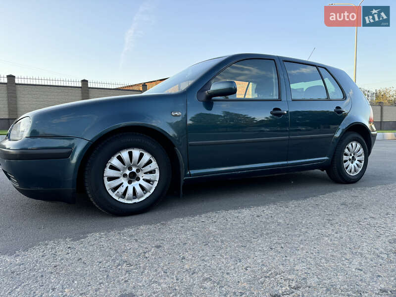 Хетчбек Volkswagen Golf 2000 в Запоріжжі