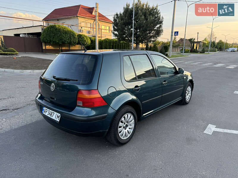 Хетчбек Volkswagen Golf 2000 в Запоріжжі