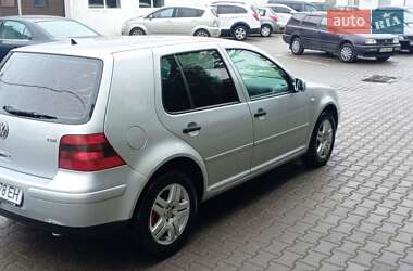 Хэтчбек Volkswagen Golf 2001 в 