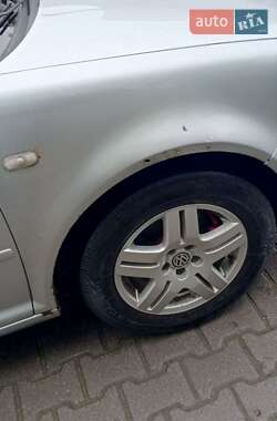Хэтчбек Volkswagen Golf 2001 в 