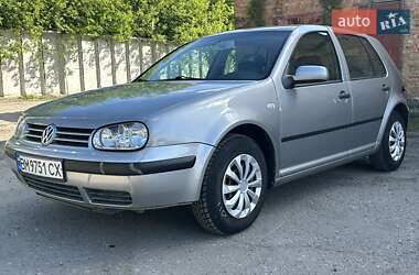 Хетчбек Volkswagen Golf 2001 в Сумах