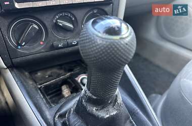 Хэтчбек Volkswagen Golf 2001 в 