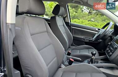 Хэтчбек Volkswagen Golf 2006 в 
