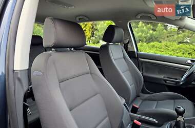 Хэтчбек Volkswagen Golf 2006 в 