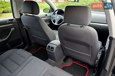 Хэтчбек Volkswagen Golf 2006 в 