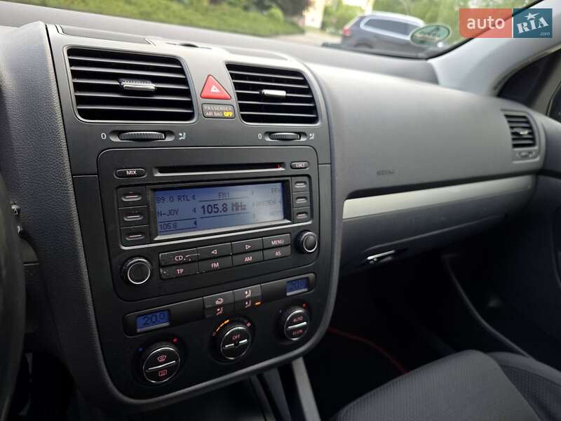 Хетчбек Volkswagen Golf 2006 в Полтаві
