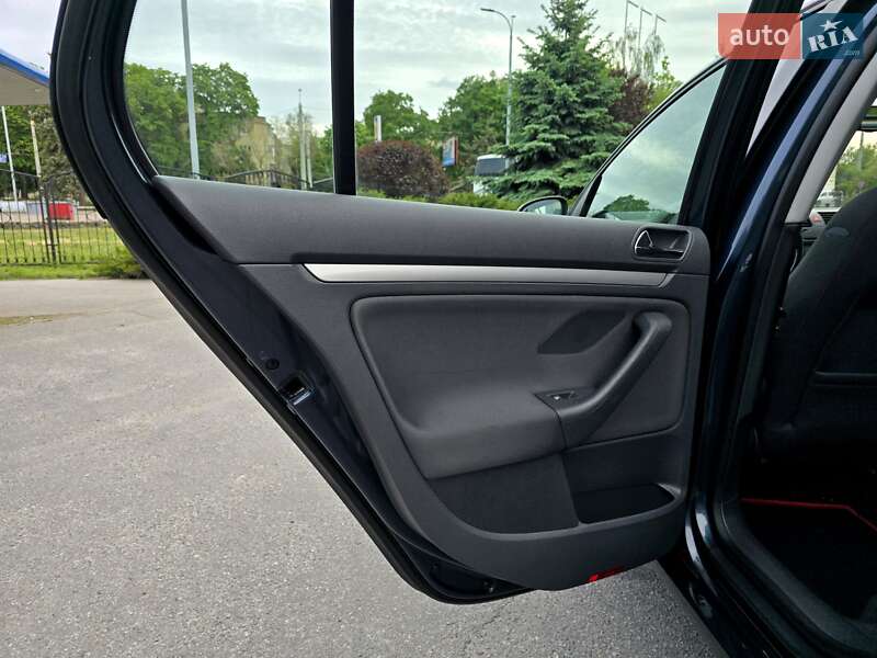 Хетчбек Volkswagen Golf 2006 в Полтаві
