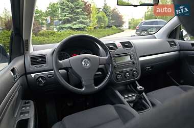 Хэтчбек Volkswagen Golf 2006 в 