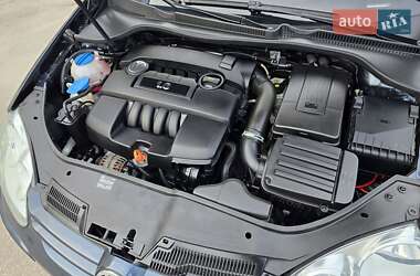 Хэтчбек Volkswagen Golf 2006 в 