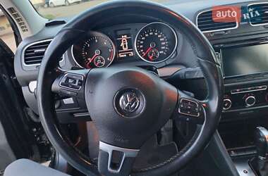 Хэтчбек Volkswagen Golf 2013 в 