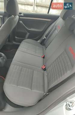 Хетчбек Volkswagen Golf 2007 в 