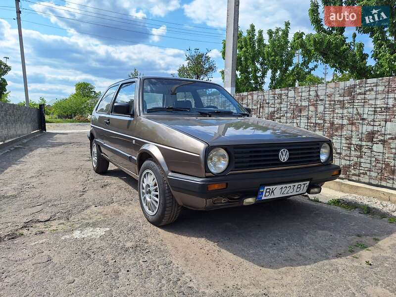 Хэтчбек Volkswagen Golf 1988 в 