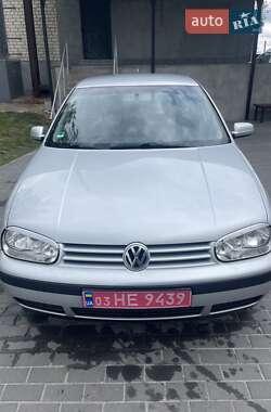 Хетчбек Volkswagen Golf 2001 в Луцьку