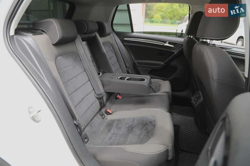 Хетчбек Volkswagen Golf 2013 в Харкові