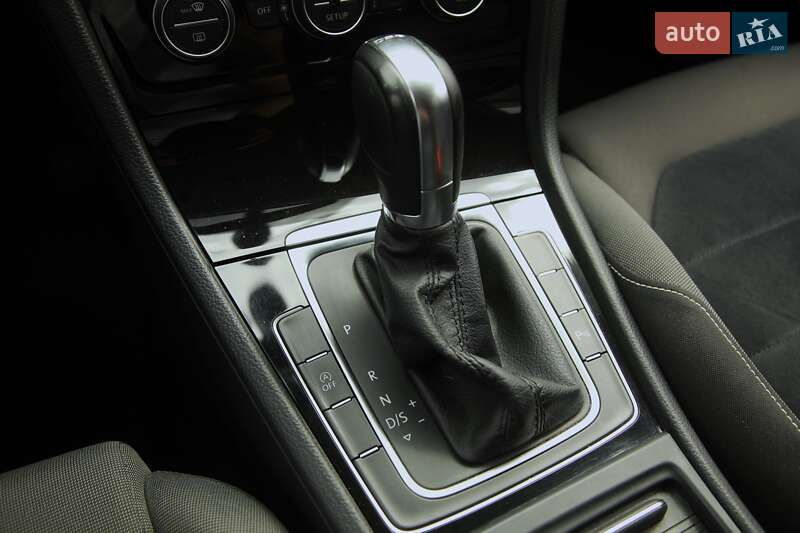 Хетчбек Volkswagen Golf 2013 в Харкові