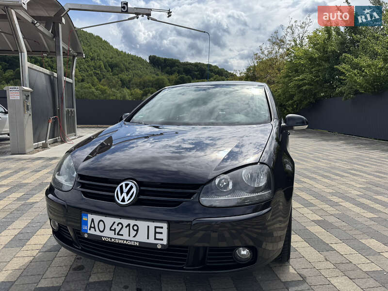 Хетчбек Volkswagen Golf 2008 в Сваляві