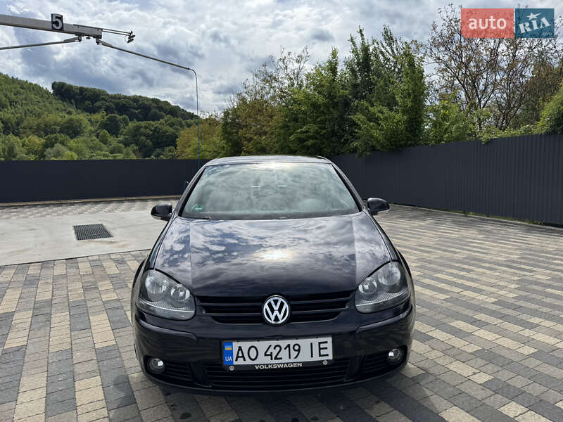 Хетчбек Volkswagen Golf 2008 в Сваляві