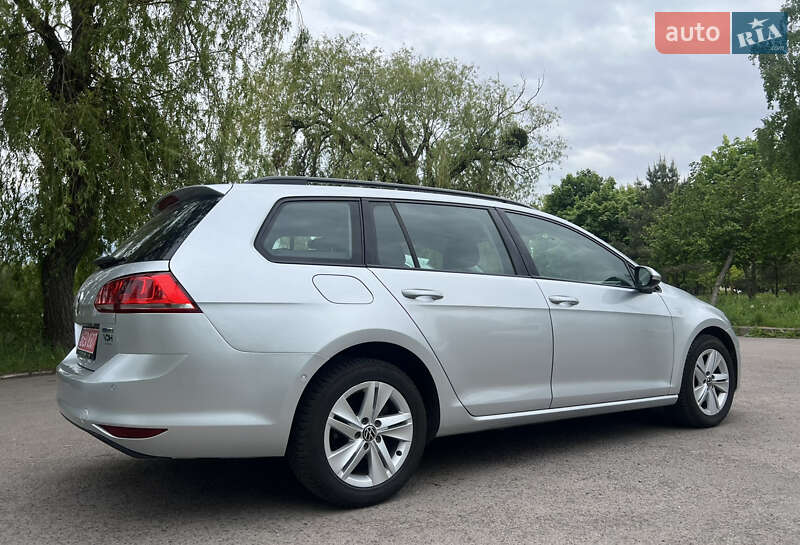 Универсал Volkswagen Golf 2017 в Ровно