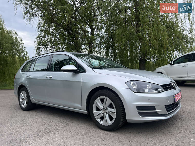 Универсал Volkswagen Golf 2017 в Ровно