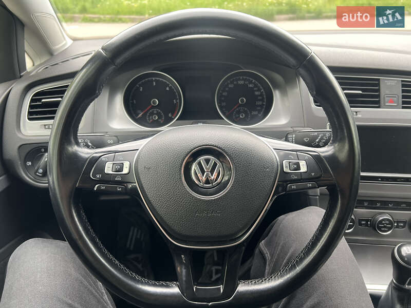 Универсал Volkswagen Golf 2017 в Ровно