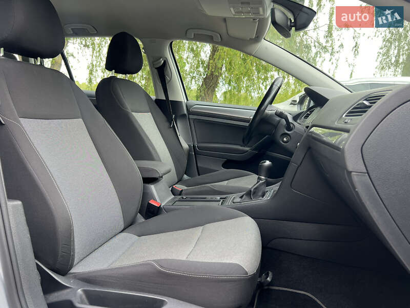Универсал Volkswagen Golf 2017 в Ровно