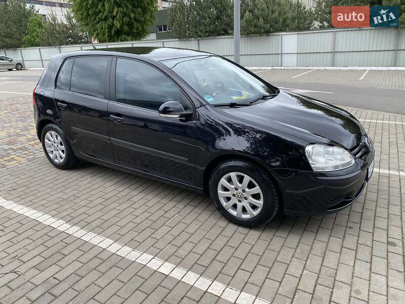Хэтчбек Volkswagen Golf 2005 в Луцке