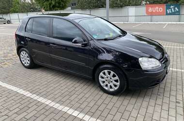 Хэтчбек Volkswagen Golf 2005 в 